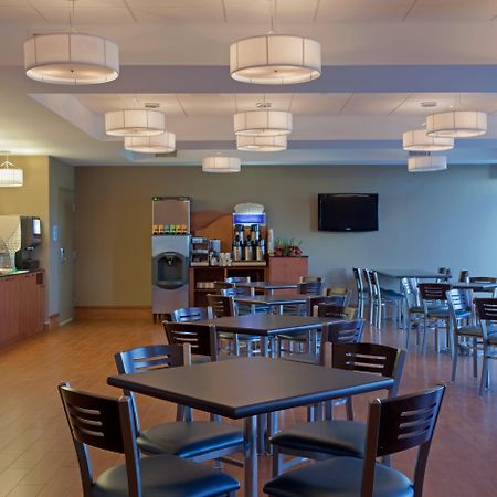 Holiday Inn Express Hotel & Suites Saint - Hyacinthe By Ihg Dış mekan fotoğraf