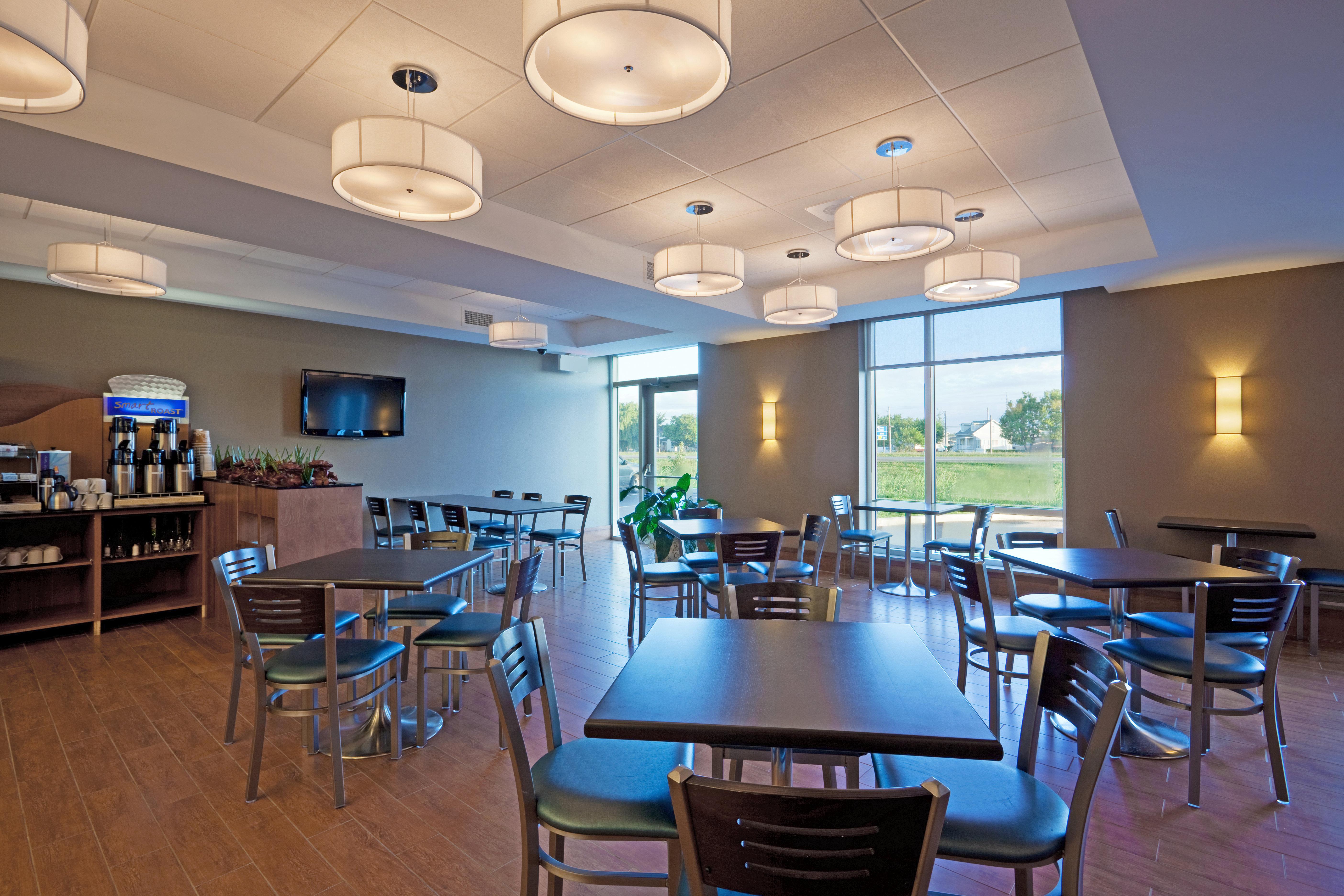 Holiday Inn Express Hotel & Suites Saint - Hyacinthe By Ihg Dış mekan fotoğraf