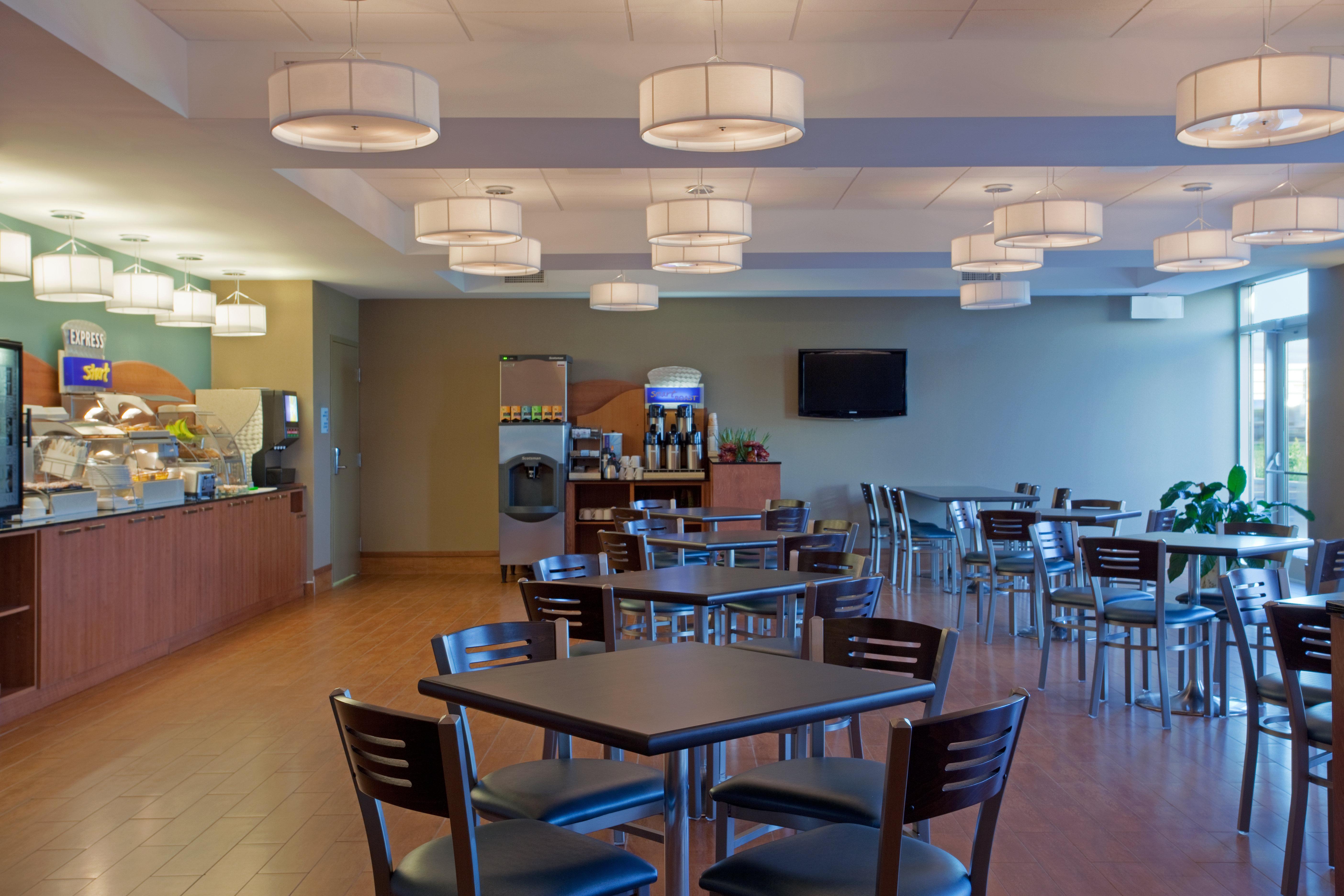 Holiday Inn Express Hotel & Suites Saint - Hyacinthe By Ihg Dış mekan fotoğraf