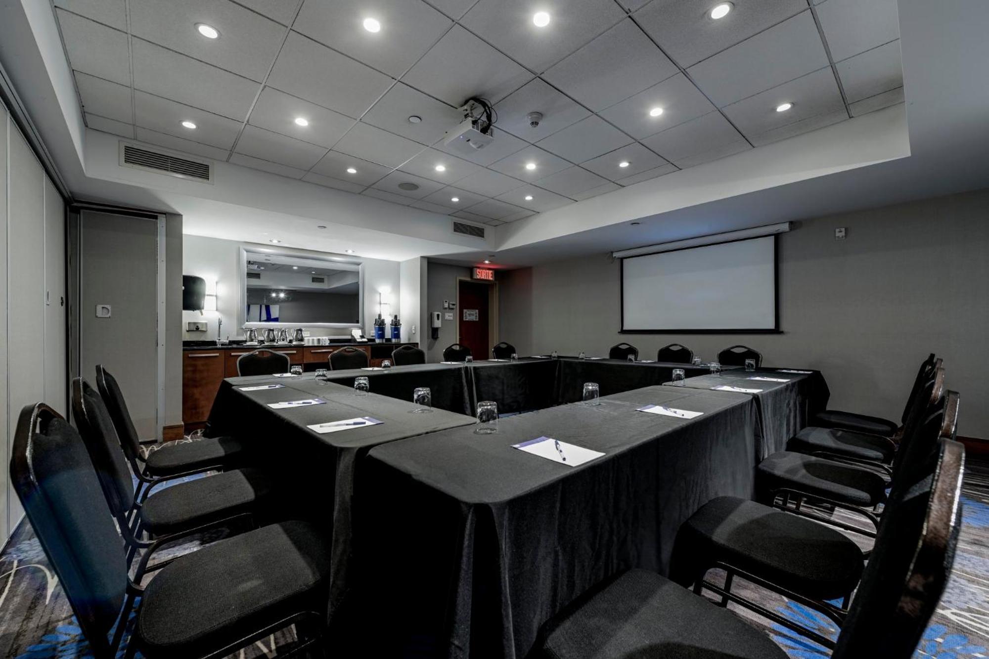 Holiday Inn Express Hotel & Suites Saint - Hyacinthe By Ihg Dış mekan fotoğraf