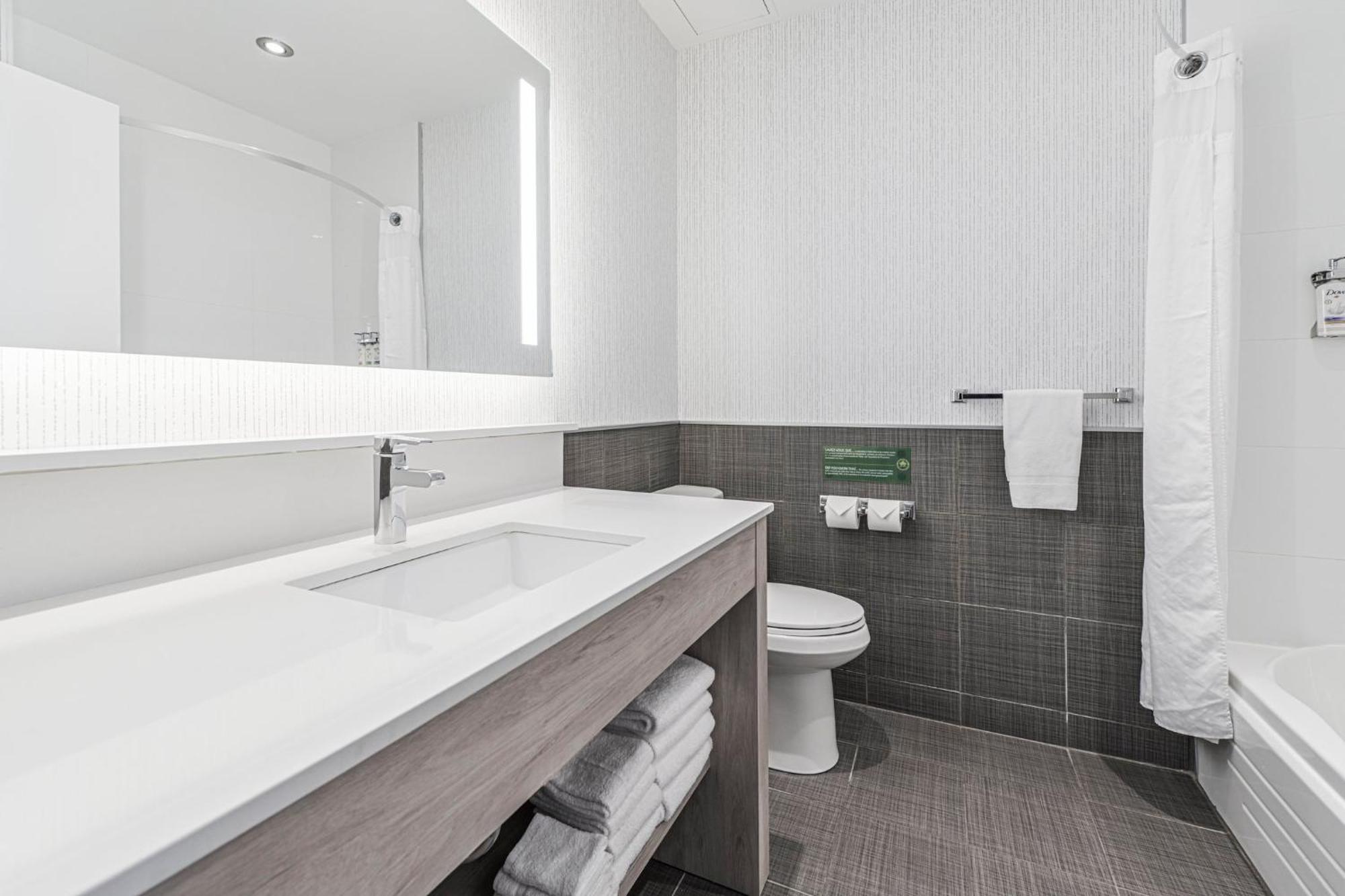 Holiday Inn Express Hotel & Suites Saint - Hyacinthe By Ihg Dış mekan fotoğraf