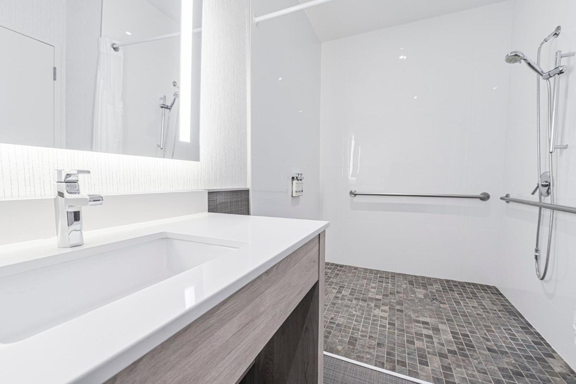 Holiday Inn Express Hotel & Suites Saint - Hyacinthe By Ihg Dış mekan fotoğraf