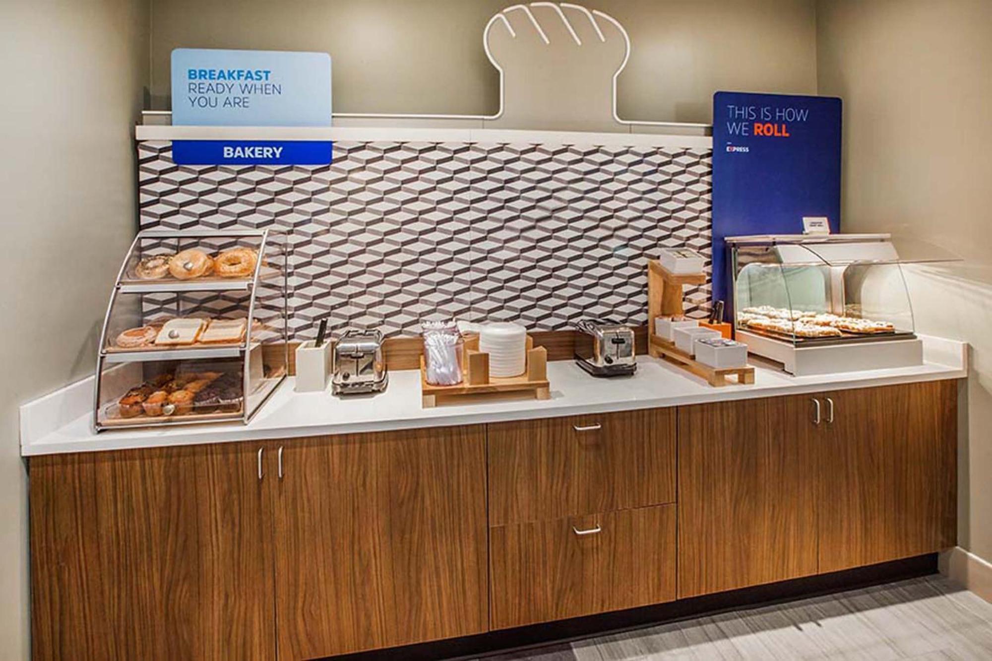 Holiday Inn Express Hotel & Suites Saint - Hyacinthe By Ihg Dış mekan fotoğraf