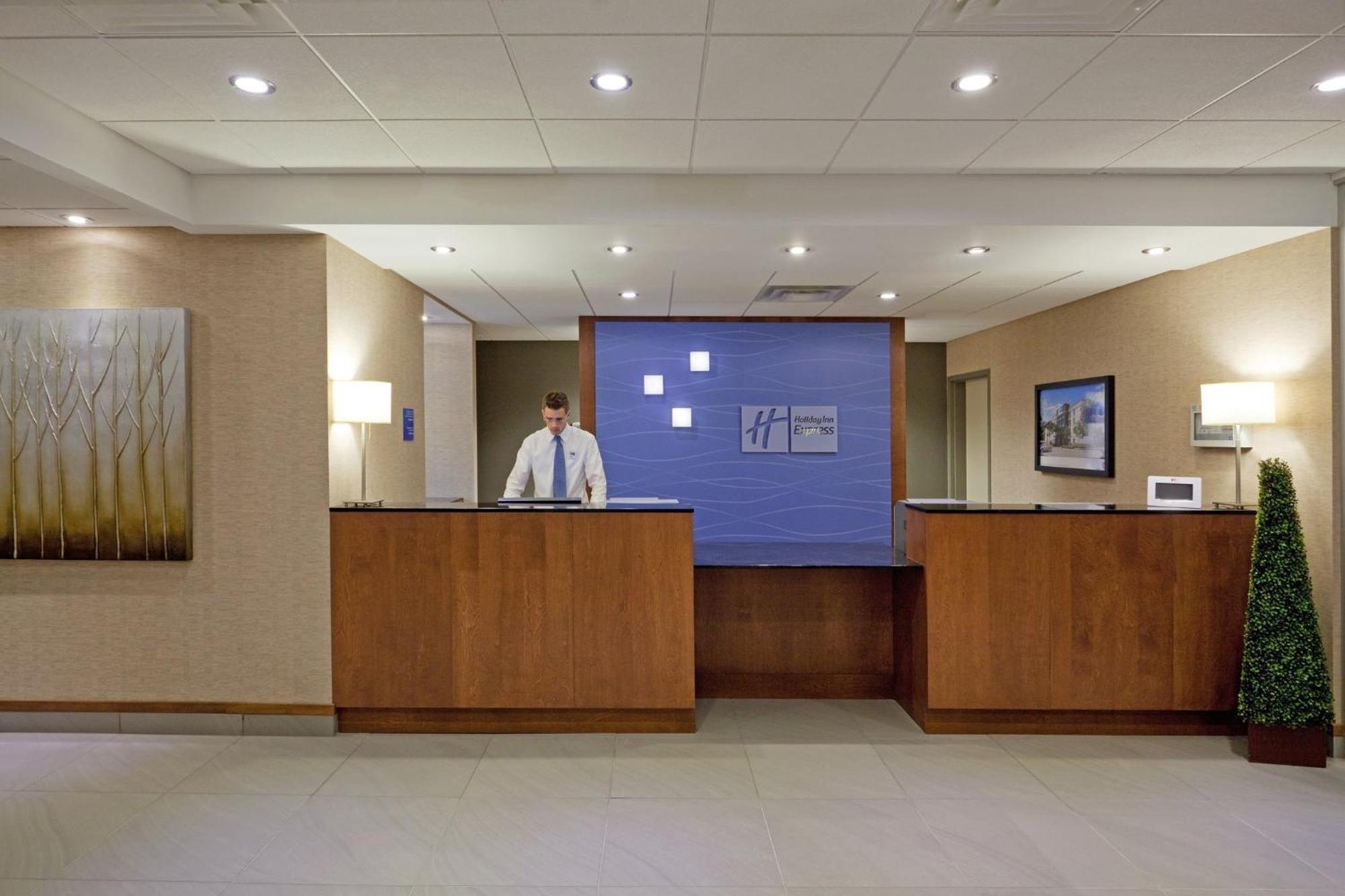 Holiday Inn Express Hotel & Suites Saint - Hyacinthe By Ihg Dış mekan fotoğraf