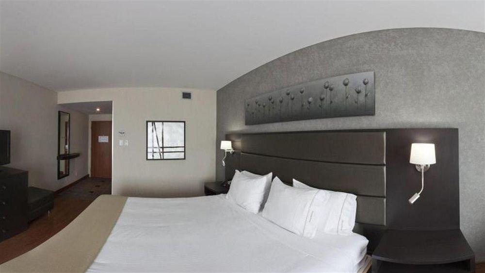 Holiday Inn Express Hotel & Suites Saint - Hyacinthe By Ihg Dış mekan fotoğraf