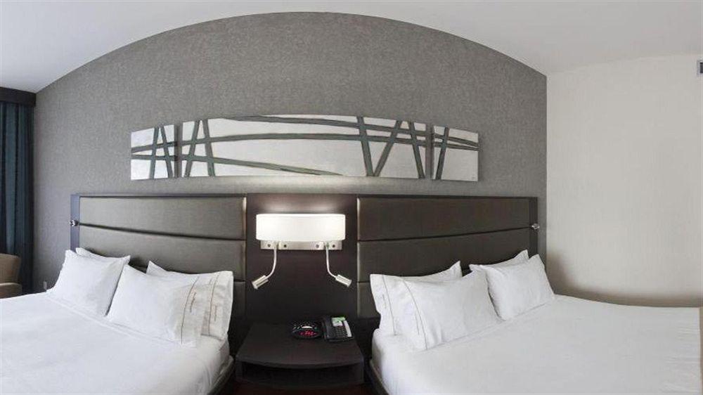 Holiday Inn Express Hotel & Suites Saint - Hyacinthe By Ihg Dış mekan fotoğraf